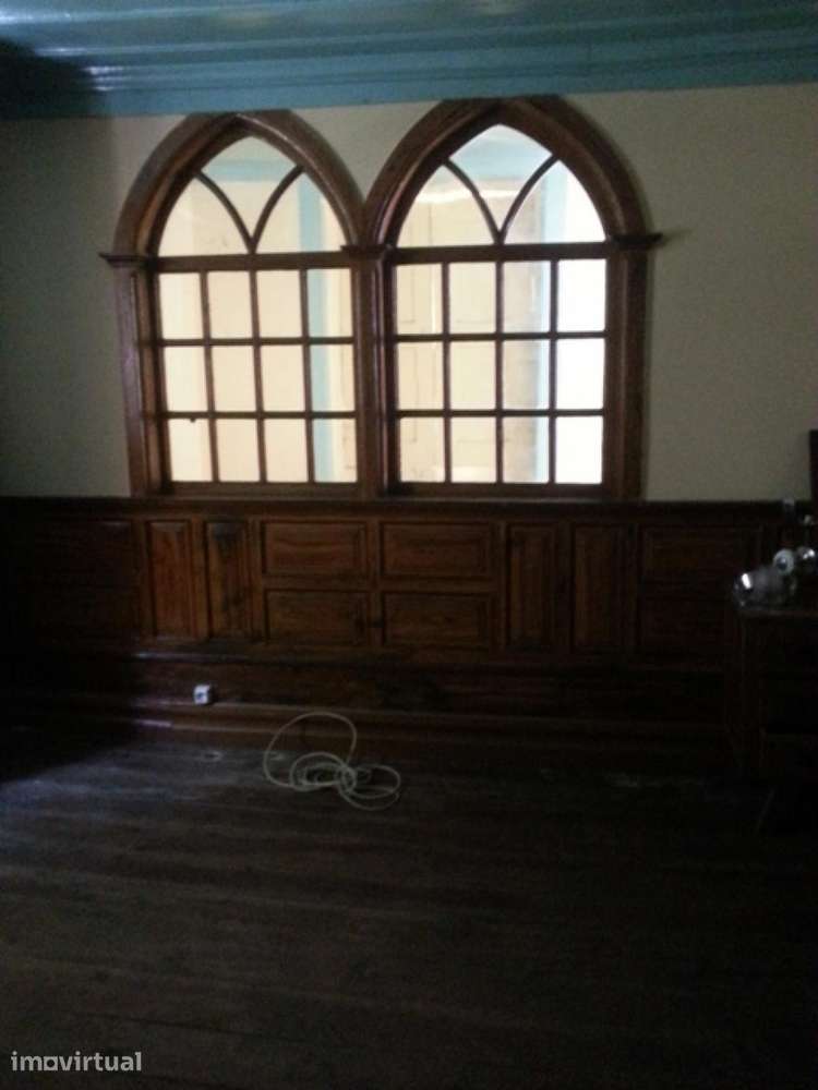 Vende-se Moradia no Centro De Fornos de Algodres - Grande imagem: 2/13