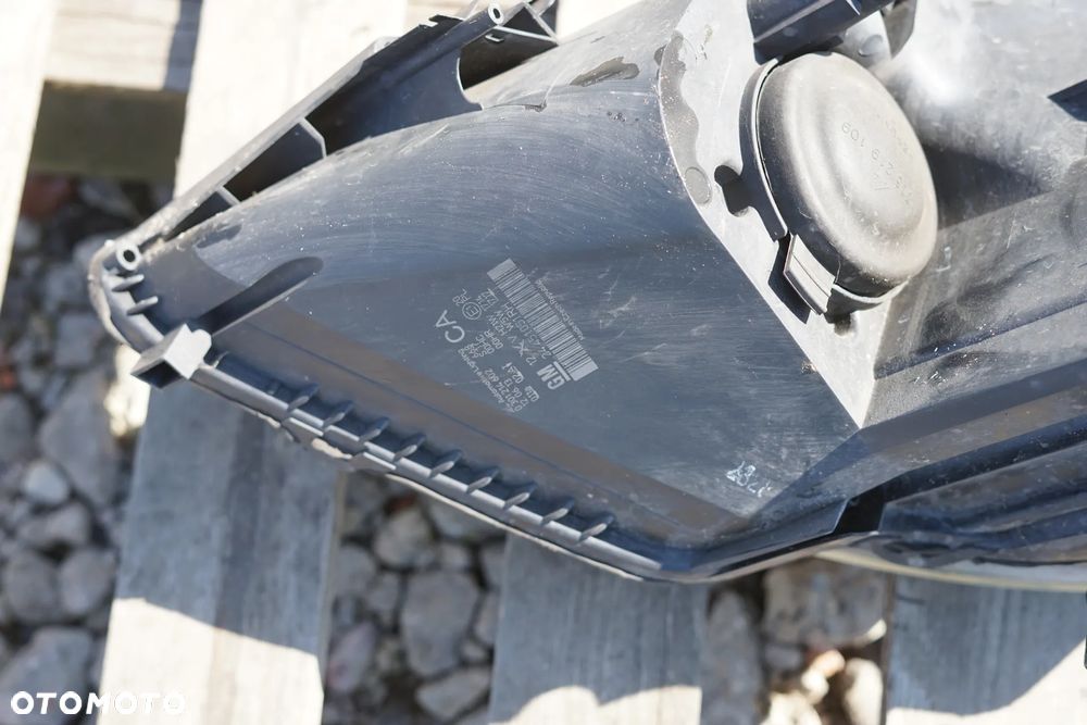 Lampa przód przednie prawa Opel Zafira II B Anglik - 8