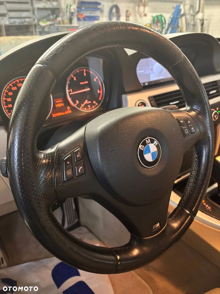 BMW Seria 3 320d DPF Touring - 13