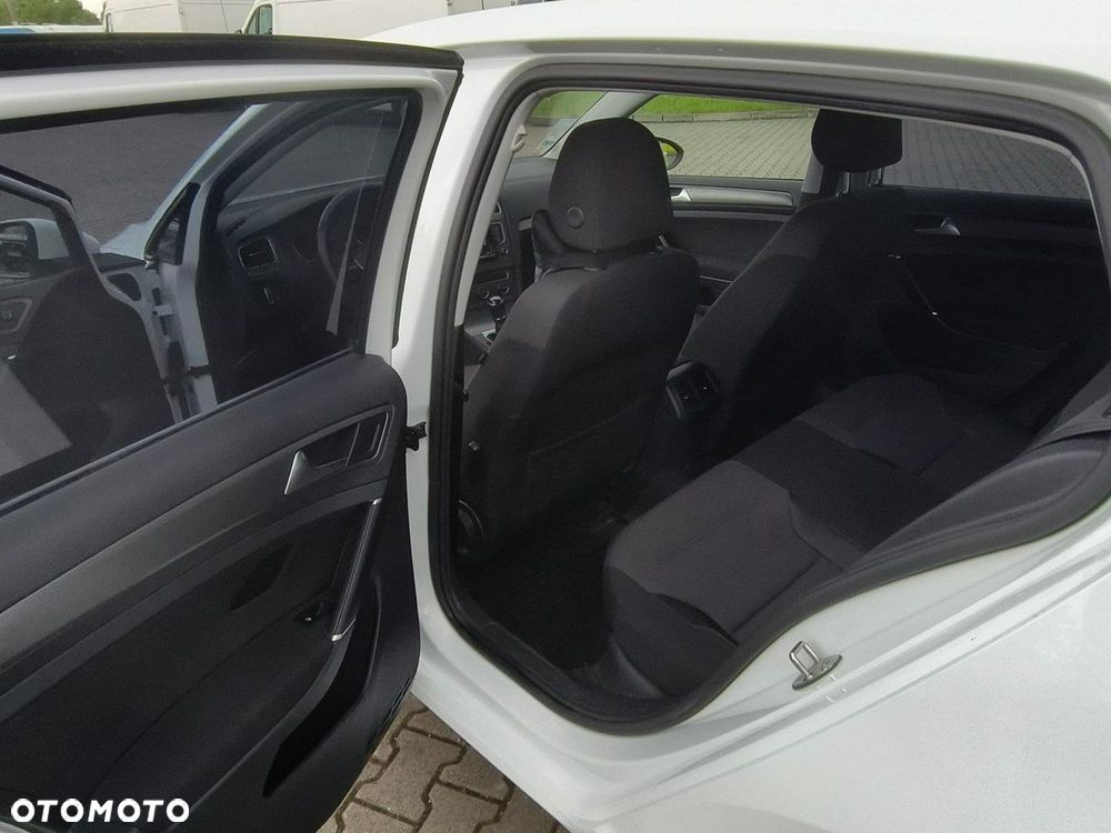 Volkswagen Golf - 23
