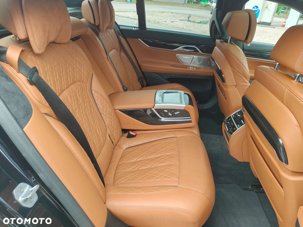 BMW Seria 7 740d xDrive - 17