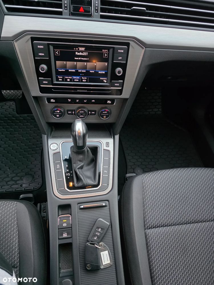 Volkswagen Passat - 22