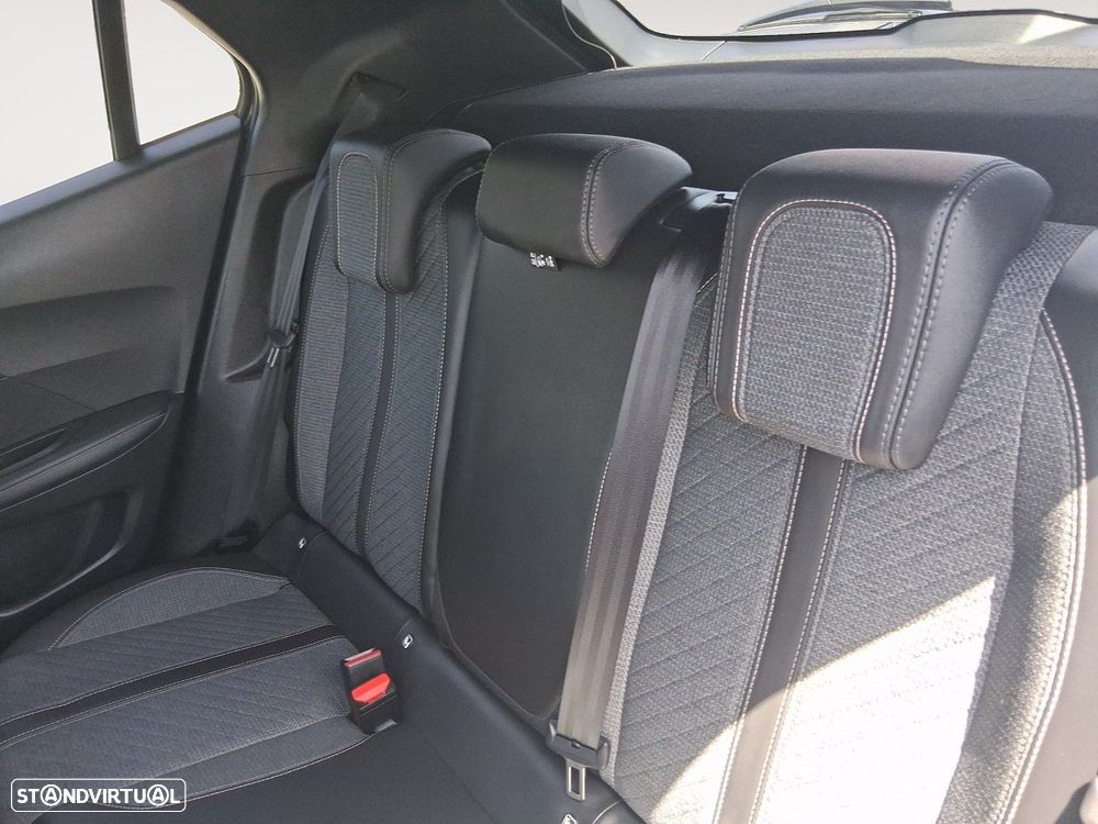Peugeot 2008 - 13