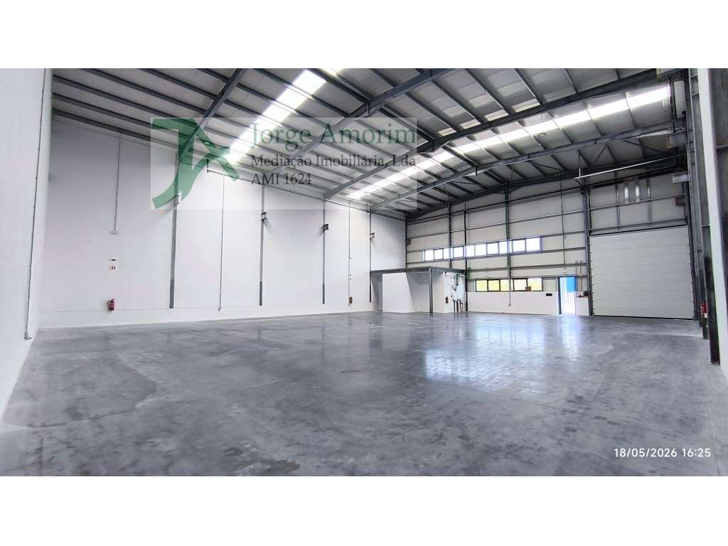 Armazém novo 607 m2 - Pé dto 8 mt. - Grande imagem: 3/8