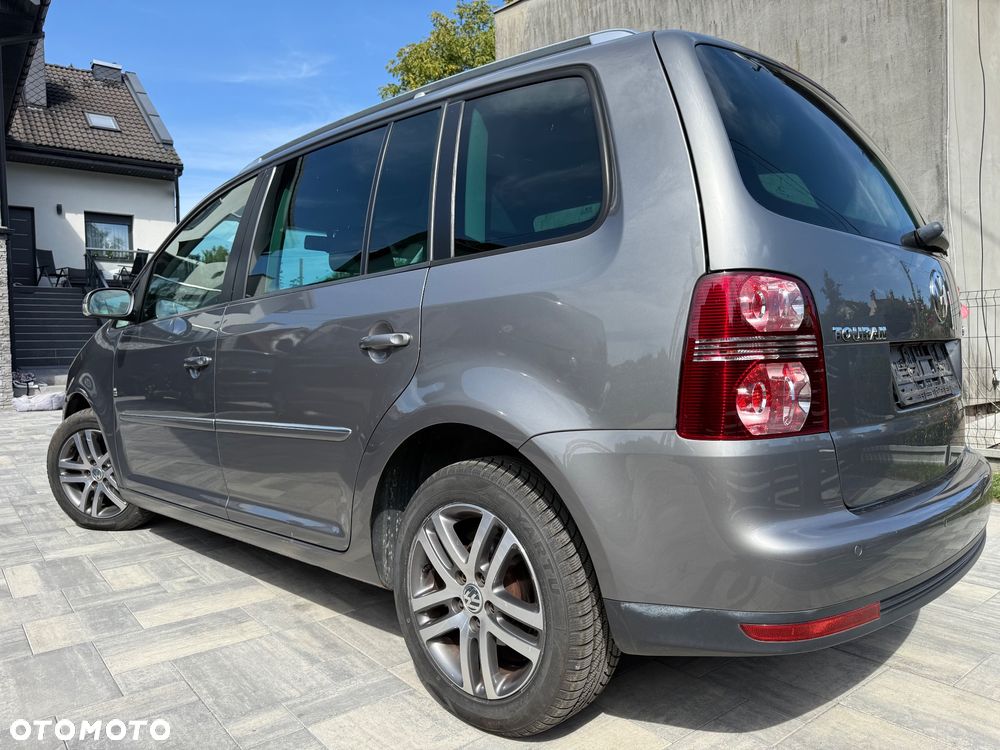 Volkswagen Touran 2.0 TDI DPF DSG Highline - 4