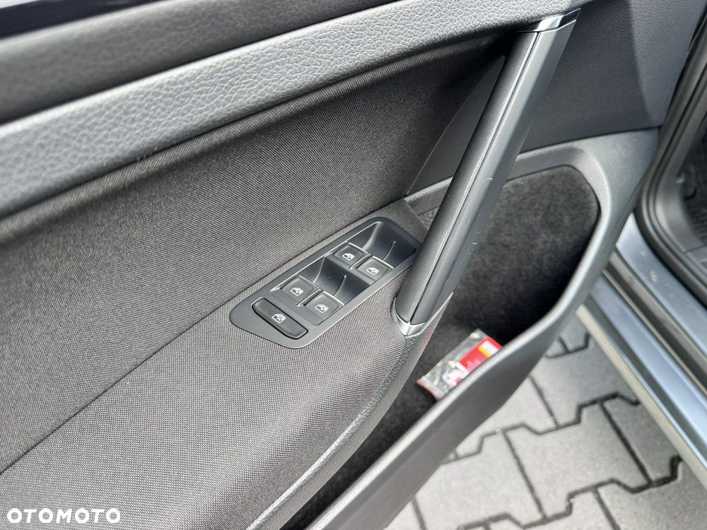 Volkswagen Golf - 24