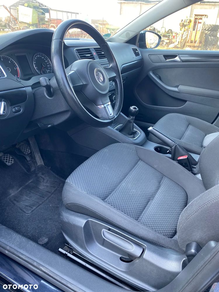 Volkswagen Jetta 1.6 TDI Comfortline - 15