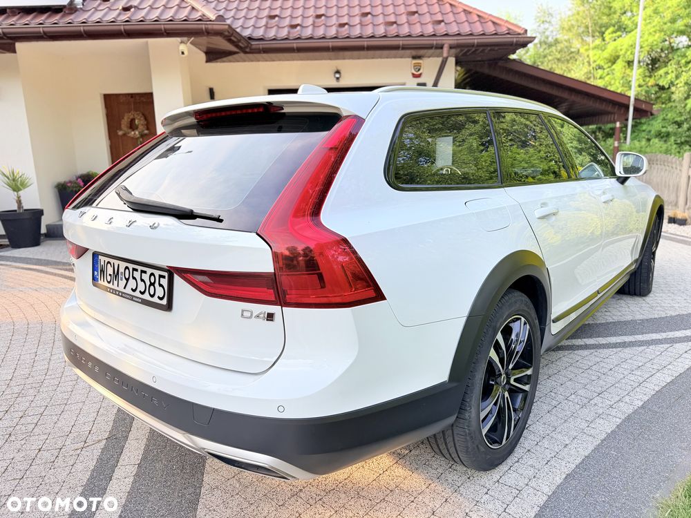 Volvo V90 D4 AWD Momentum - 4