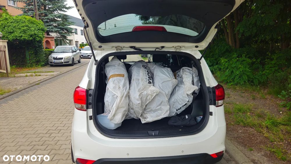 Kia Carens 1.7 CRDi L 7os - 19