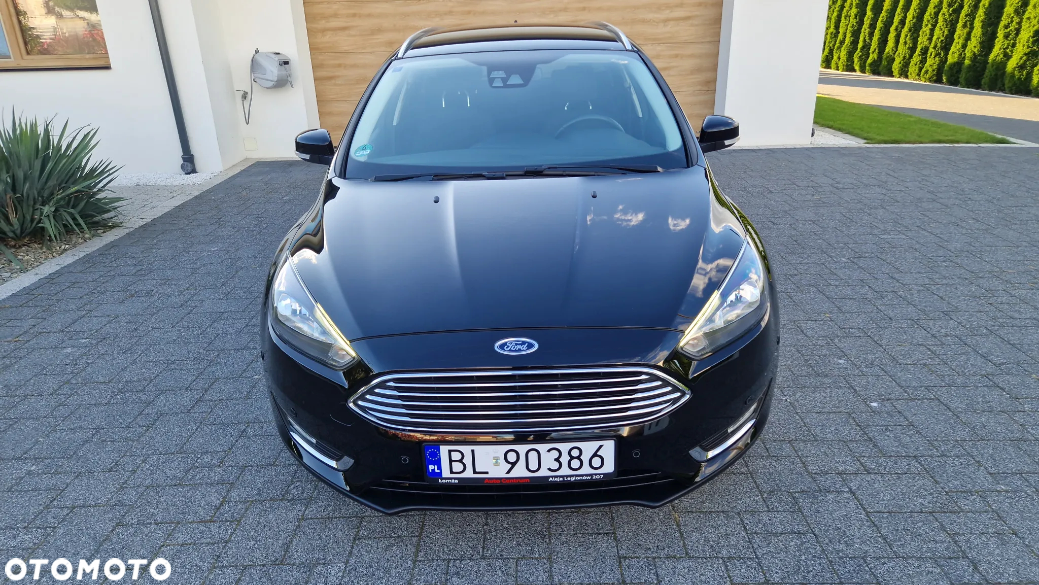 Ford Focus Turnier 1.0 EcoBoost Start-Stopp-System TITANIUM - 2