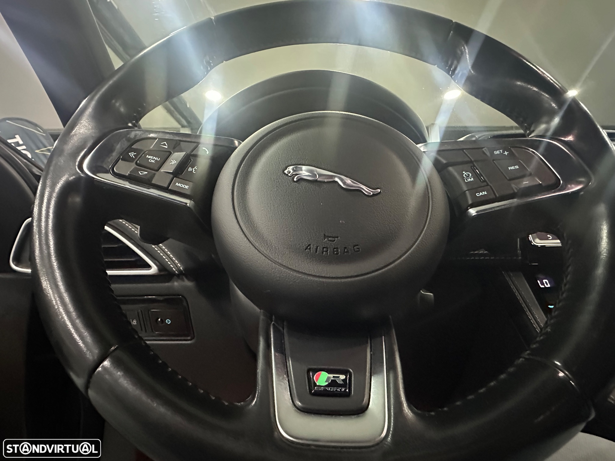 Jaguar F-Pace 2.0 D200 AWD R-Dynamic SE - 20