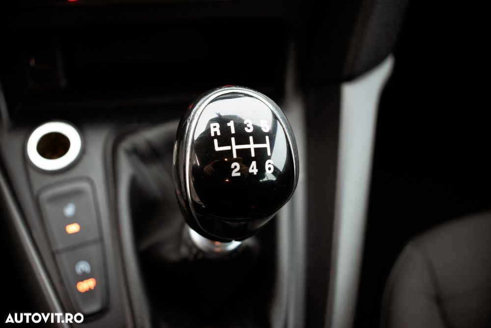 Ford Focus 1.0 EcoBoost Trend - 27