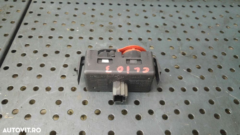 Buton avarii blocare usi renault clio 3 88300000 8200214896a - 2