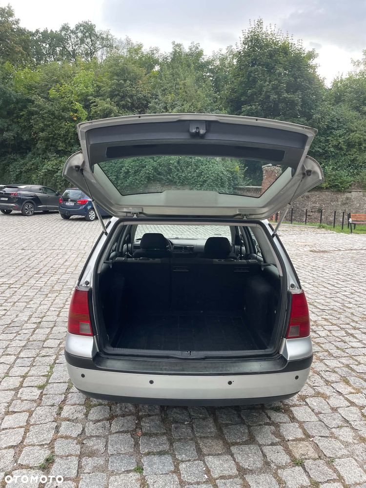 Volkswagen Golf 1.9 TDI Basis Tiptr - 4