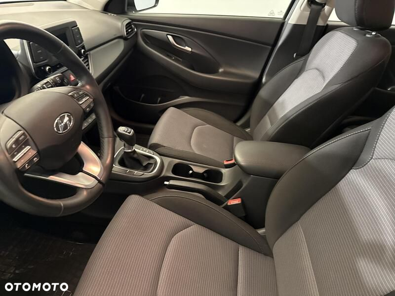 Hyundai i30 1.5 DPI Classic + - 11