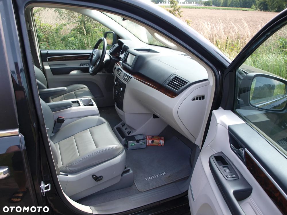 Volkswagen Routan - 17