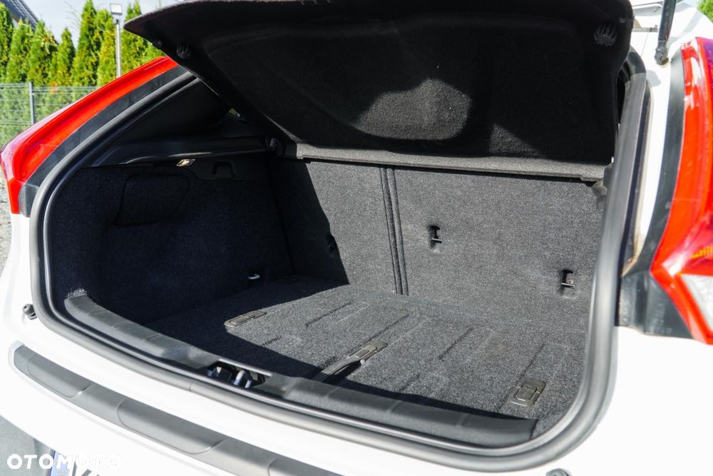 Volvo V40 T3 Drive-E Momentum - 34
