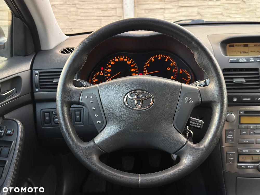 Toyota Avensis 2.0 VVT-i Sol - 24