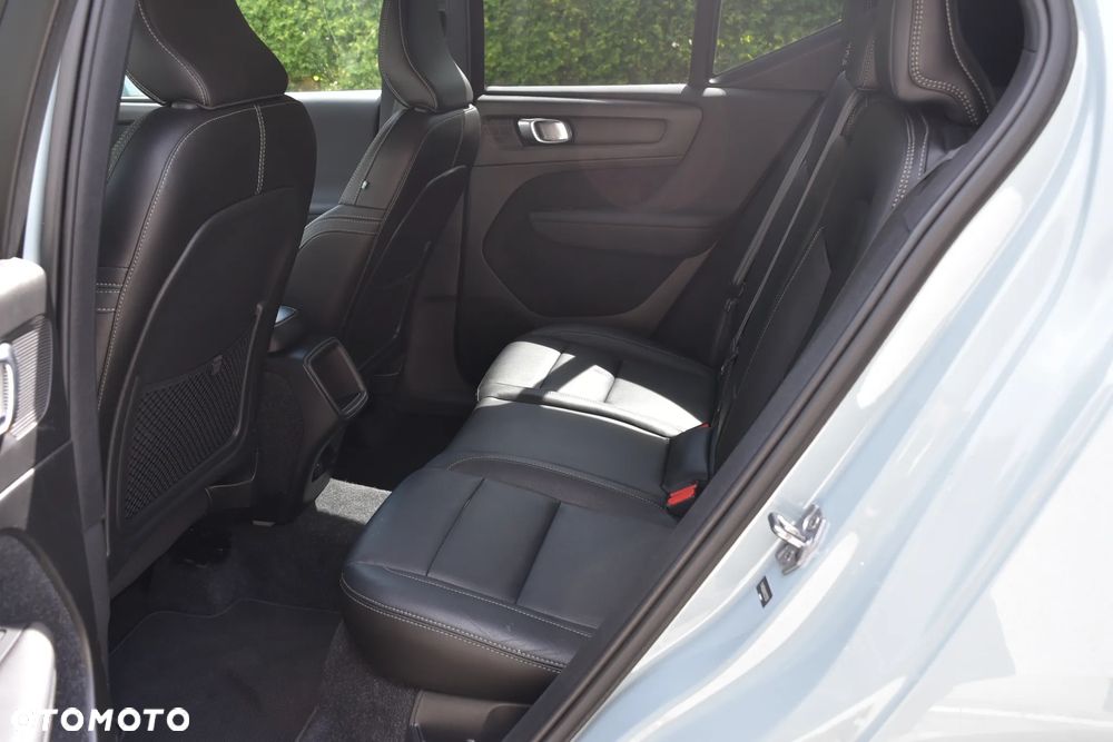 Volvo XC 40 T5 AWD Geartronic Momentum Pro - 22