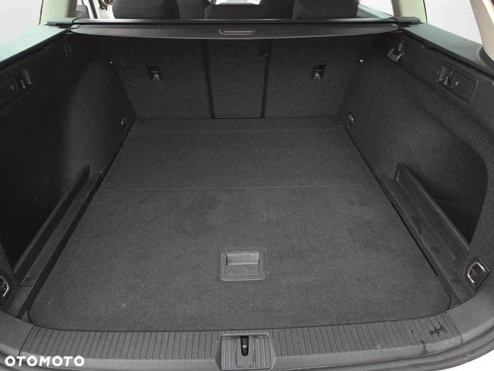 Volkswagen Passat Variant - 22