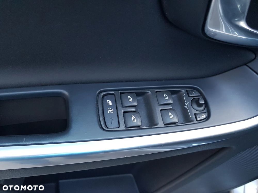 Volvo XC 60 D4 Geartronic Momentum - 9