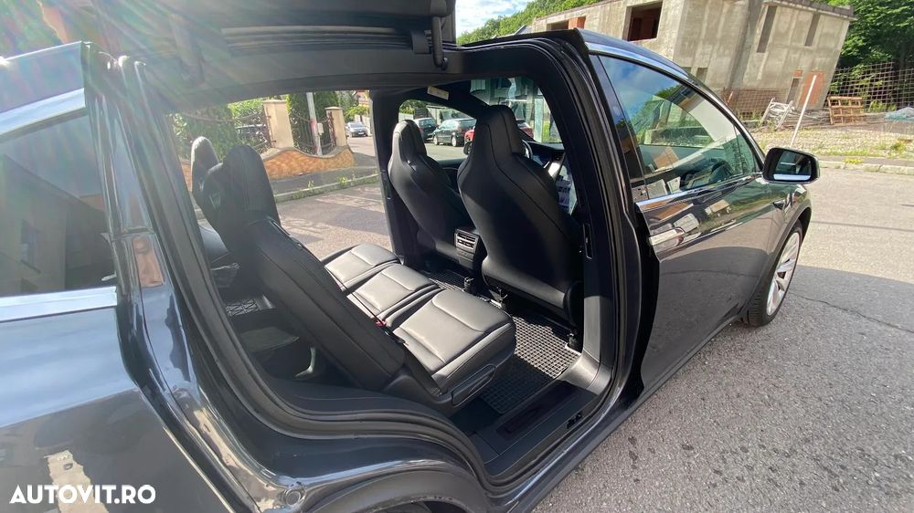 Tesla Model X - 3