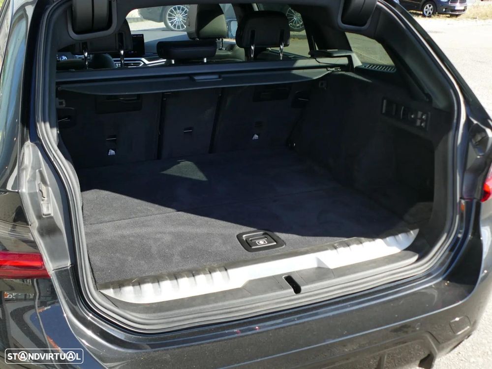 BMW 330 e Pack Desportivo M Auto - 17
