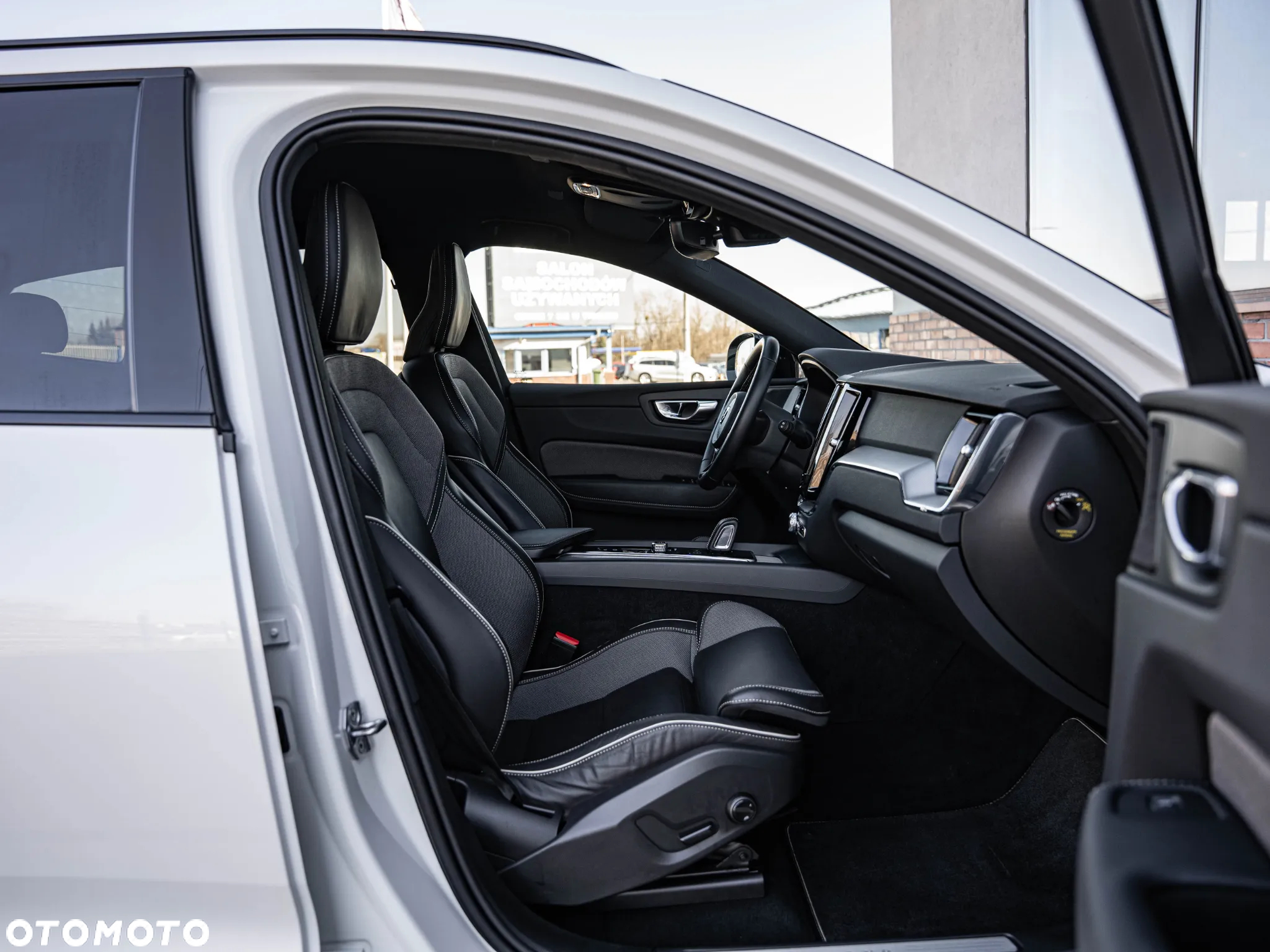 Volvo XC 60 B4 D AWD Plus Dark - 26