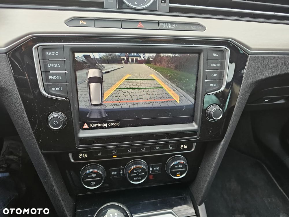 Volkswagen Passat Variant 2.0 TDI BMT Highline - 21