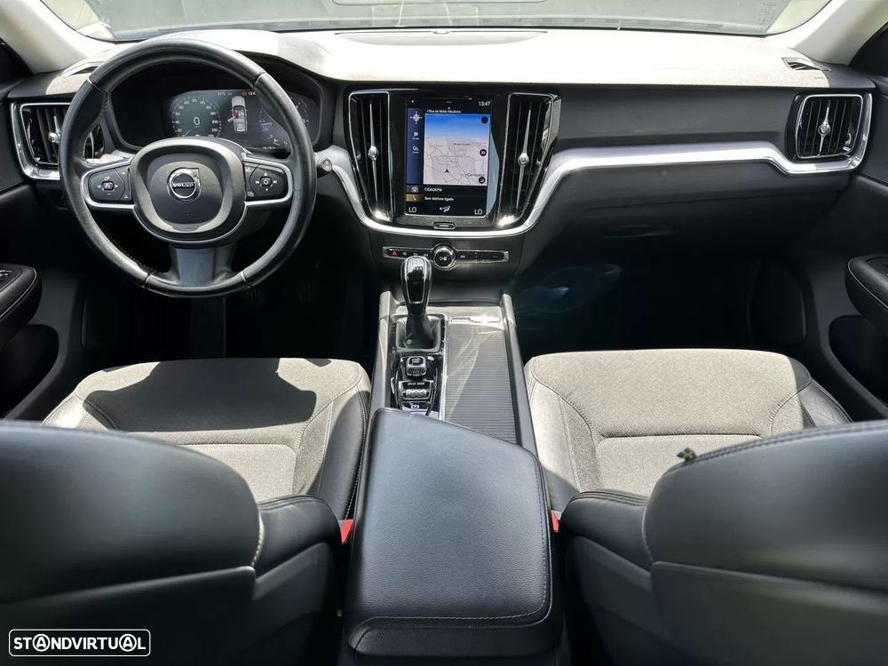 Volvo V60 2.0 D3 Momentum Plus - 31