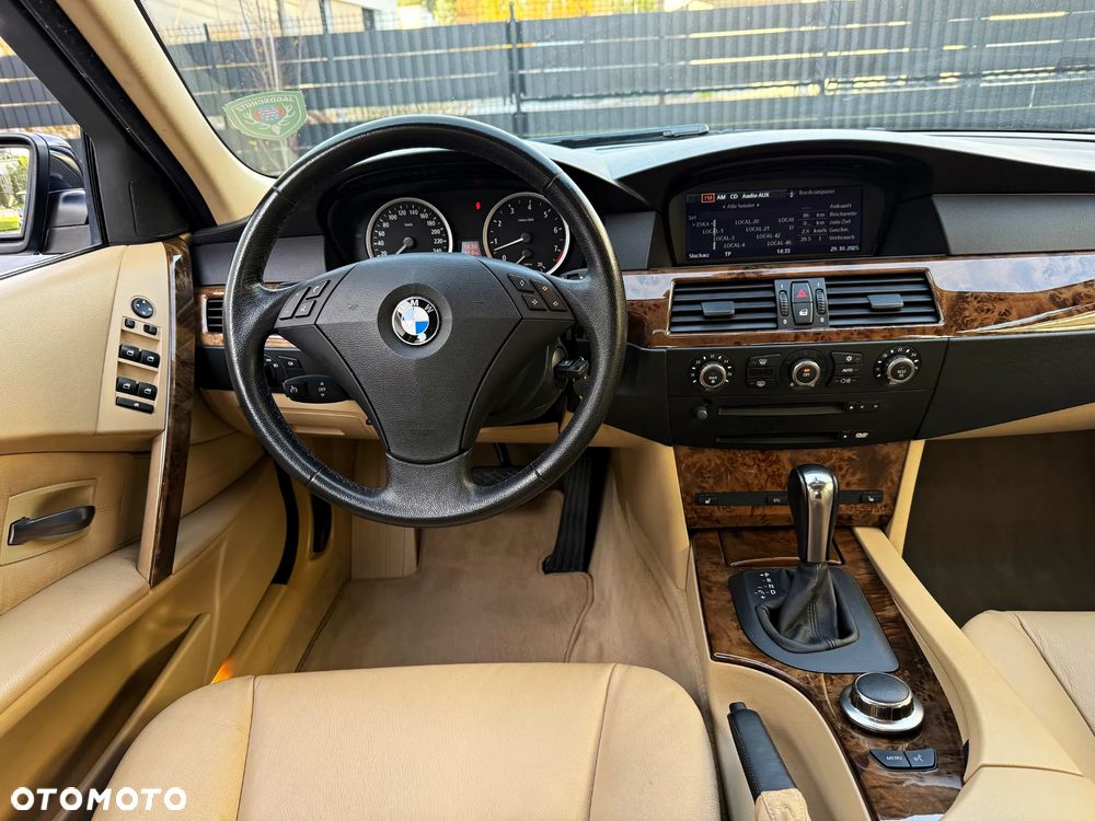 BMW Seria 5 525xi - 19