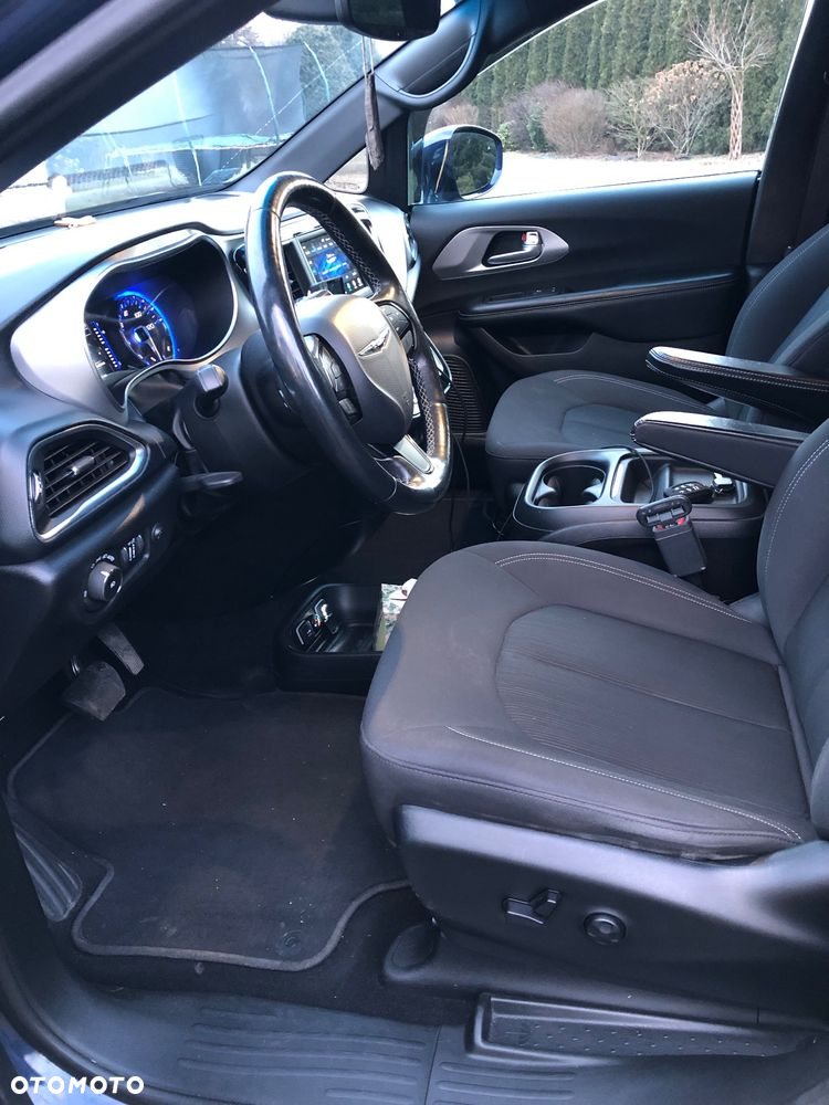 Chrysler Pacifica - 7