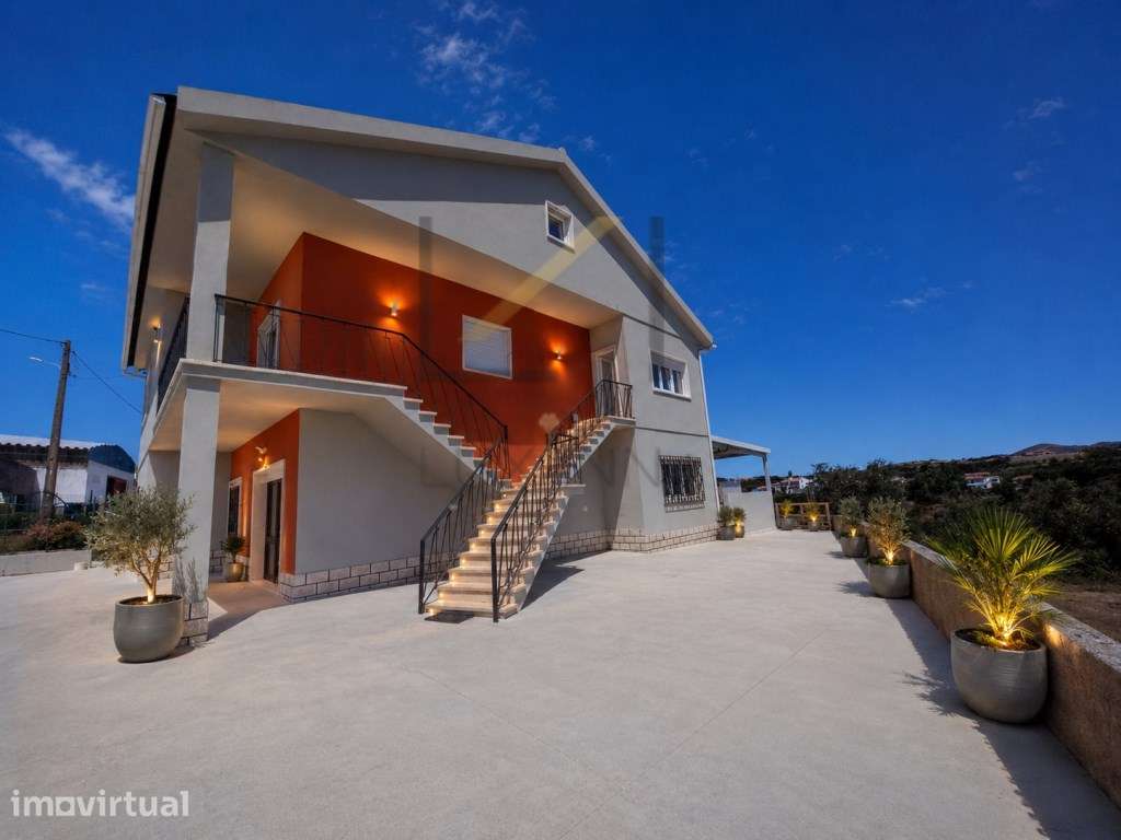 Moradia T4 em Igreja Nova com 2 Pisos e 1.153 m² de Terreno - Grande imagem: 4/51
