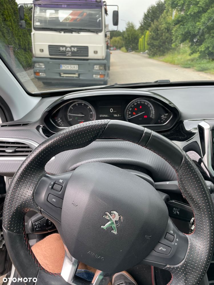 Peugeot 2008 1.2 PureTech GT Line S&S - 11