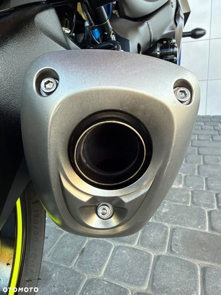 Suzuki GSX - 32