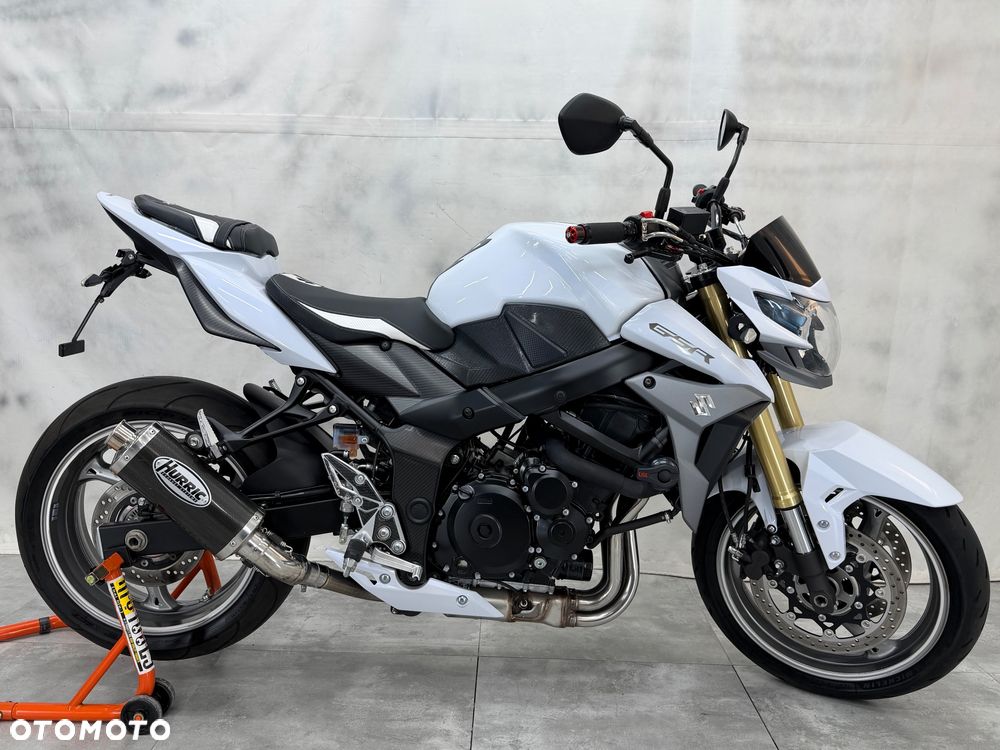 Suzuki GSR - 10