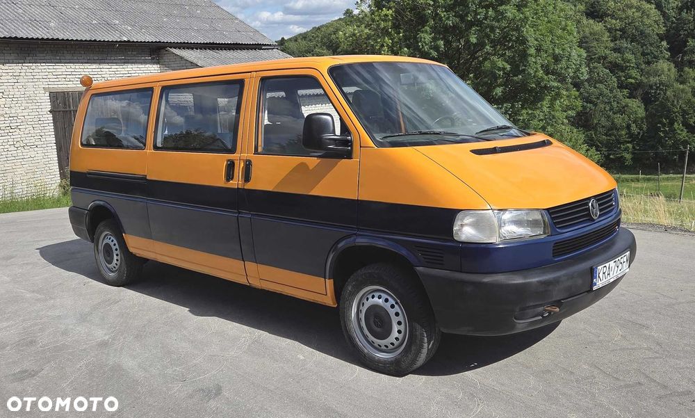Volkswagen Caravelle - 1
