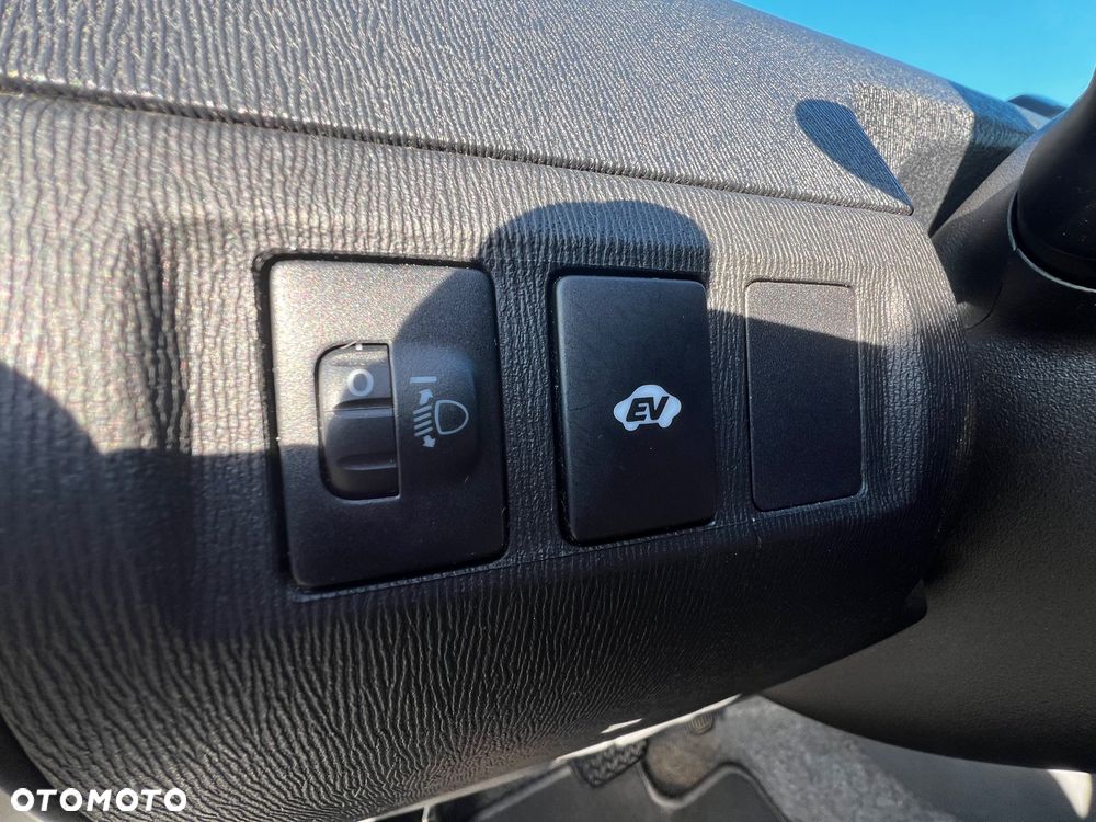 Toyota Prius 1.5 VVT-i Sol - 13