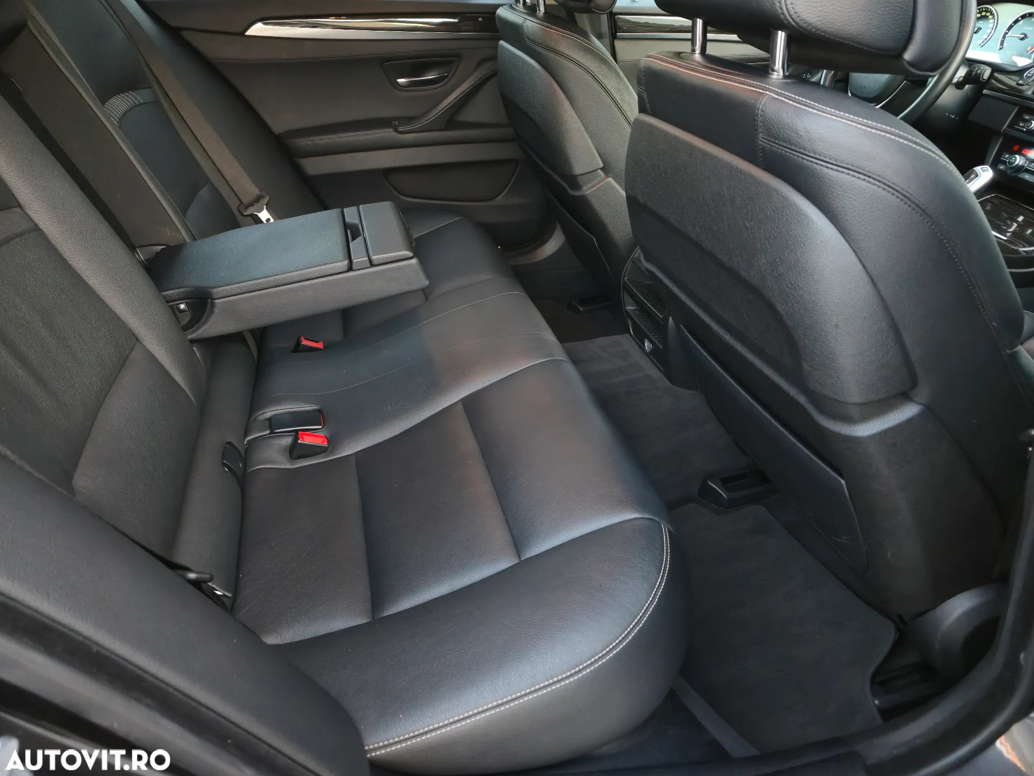 BMW Seria 5 525d Touring Sport-Aut. - 31