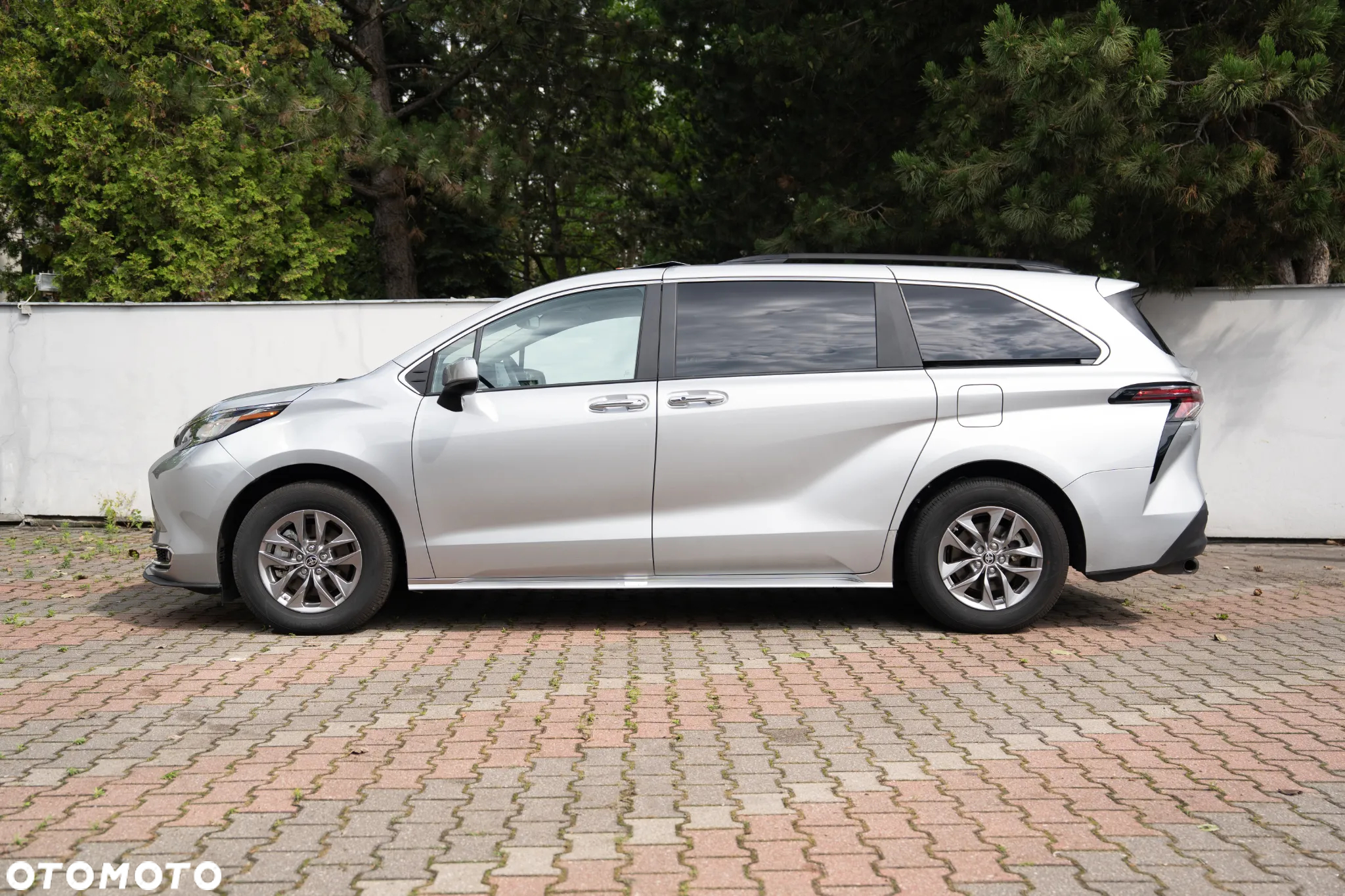 Toyota Sienna - 4