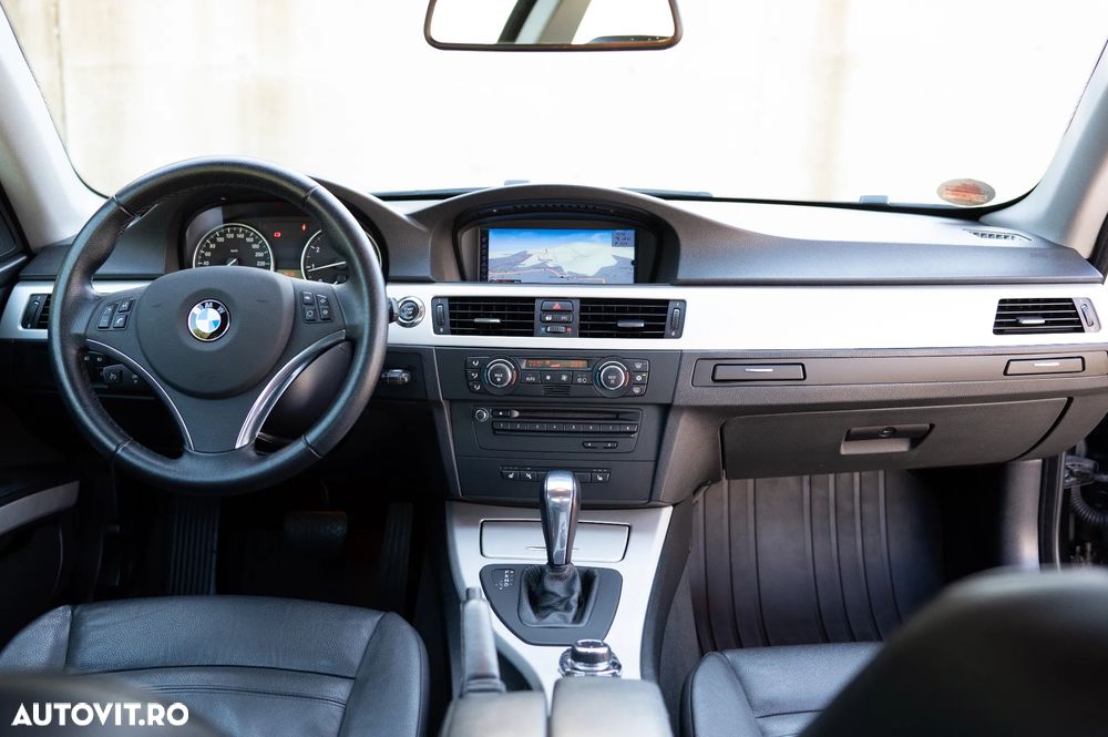 BMW Seria 3 320i Aut. - 9