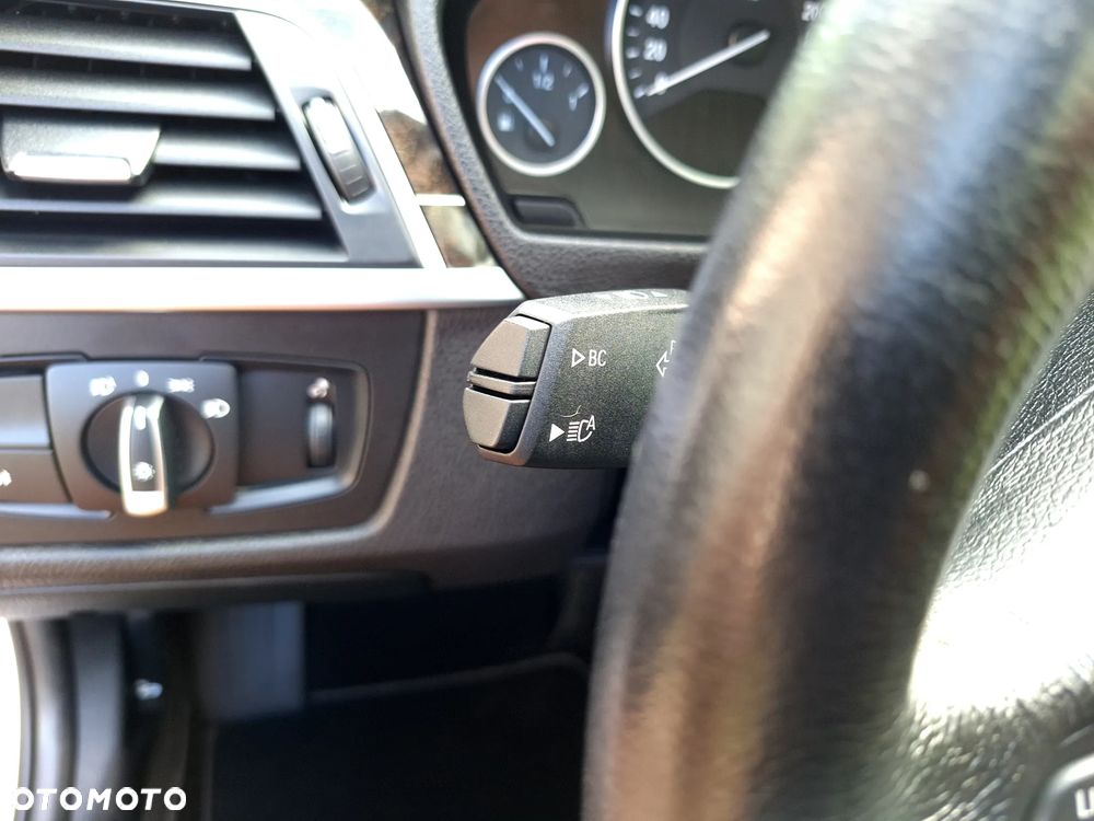 BMW Seria 3 320i Luxury Line - 22