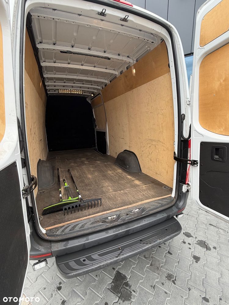 Mercedes-Benz Sprinter L4H2 - 28