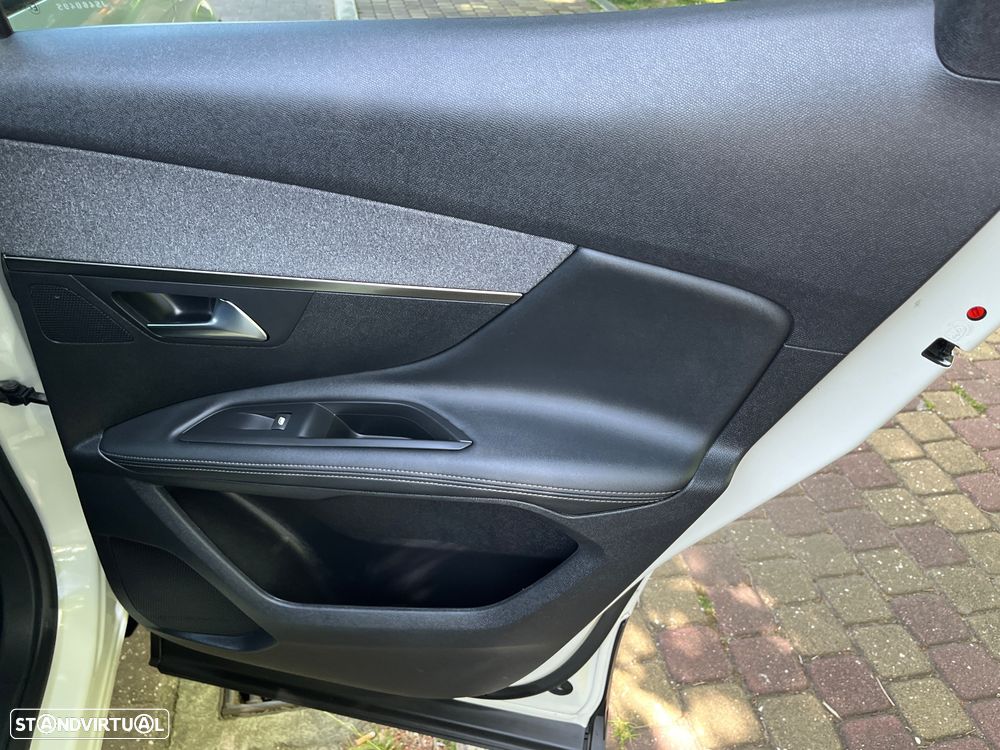 Peugeot 3008 PureTech 130 Stop & Start GPF EAT8 Allure Pack - 18