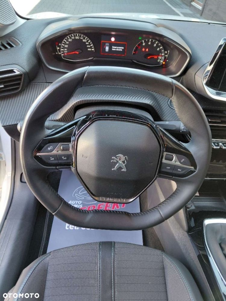 Peugeot 208 - 11