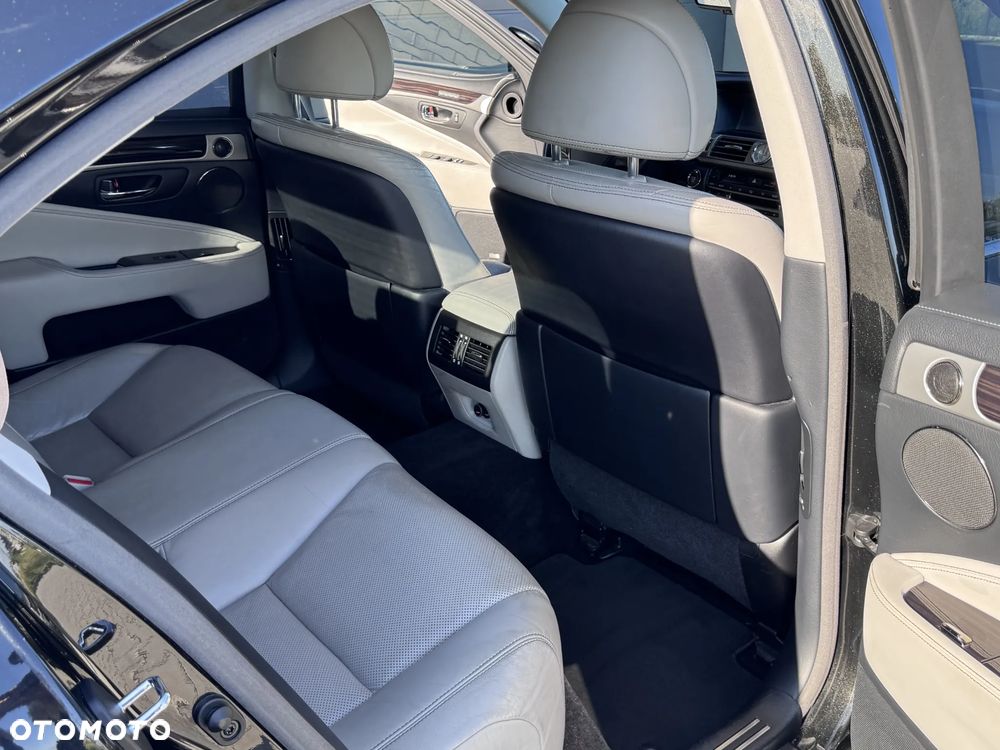 Lexus LS - 13