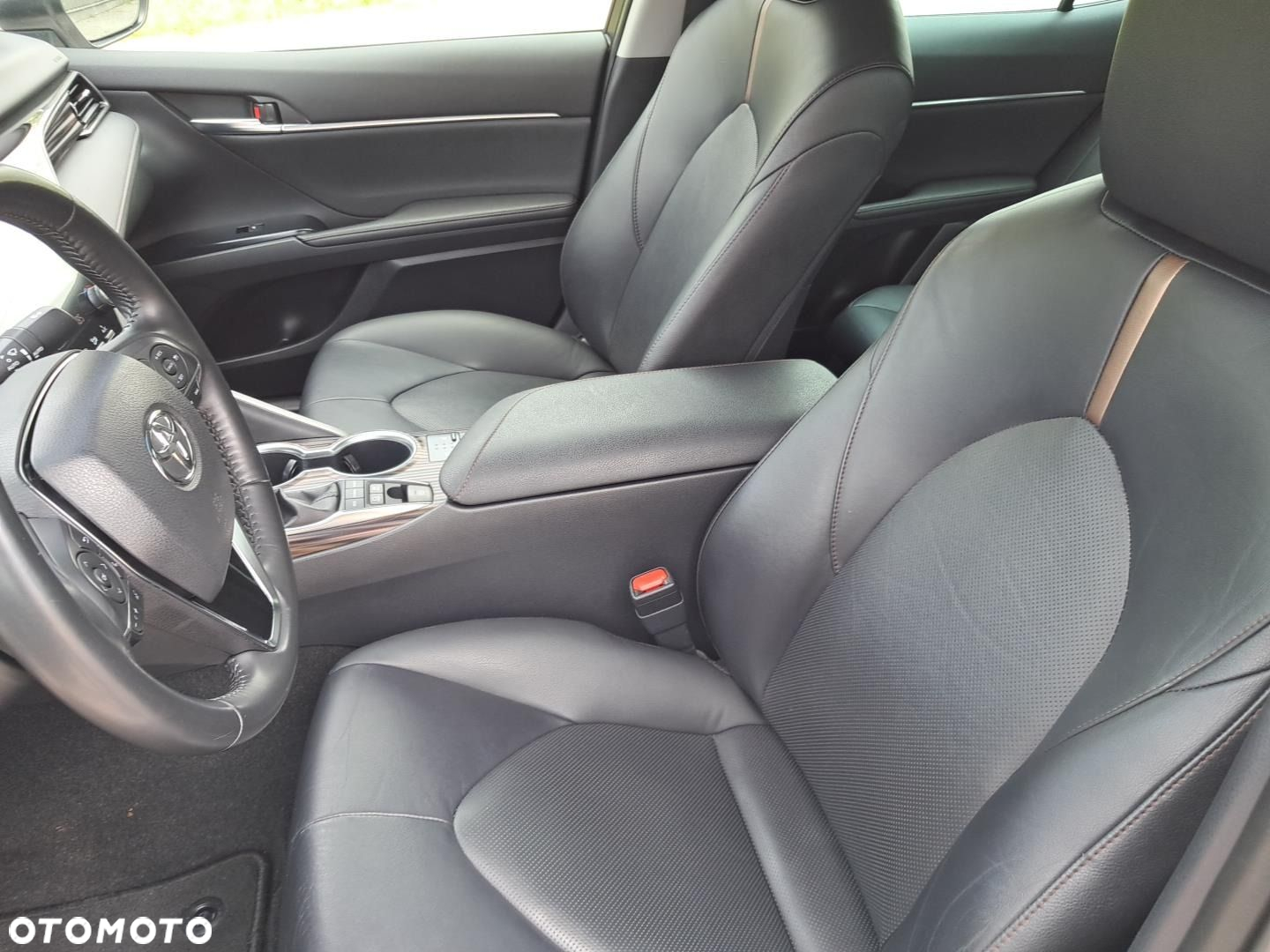 Toyota Camry - 10