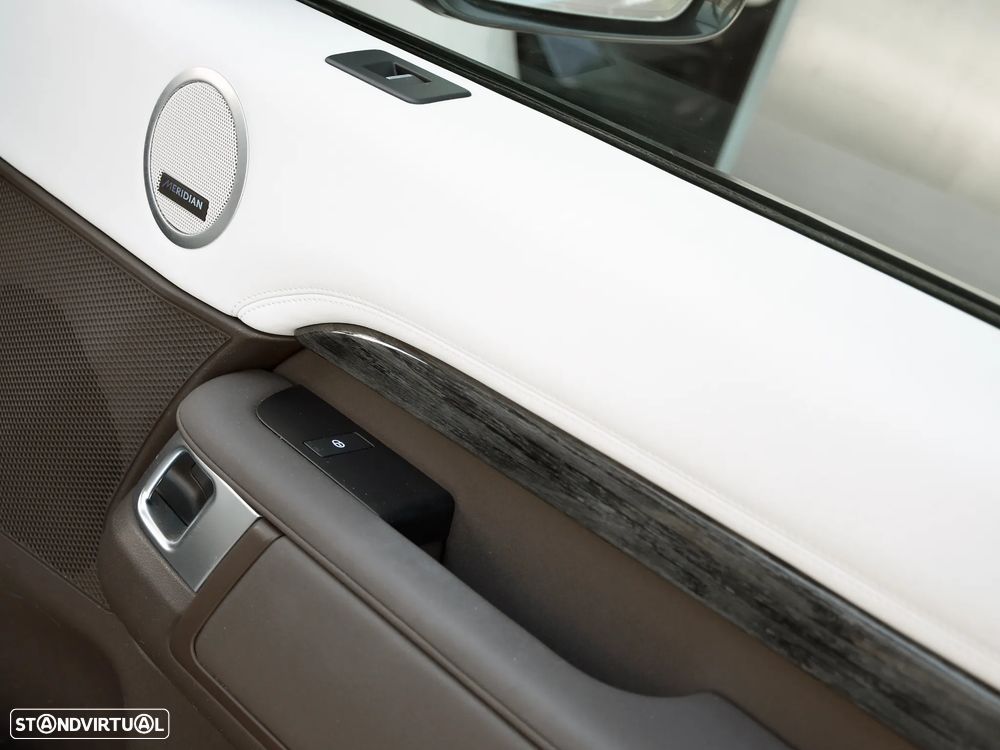 Land Rover Discovery 3.0 SD6 HSE Luxury - 39