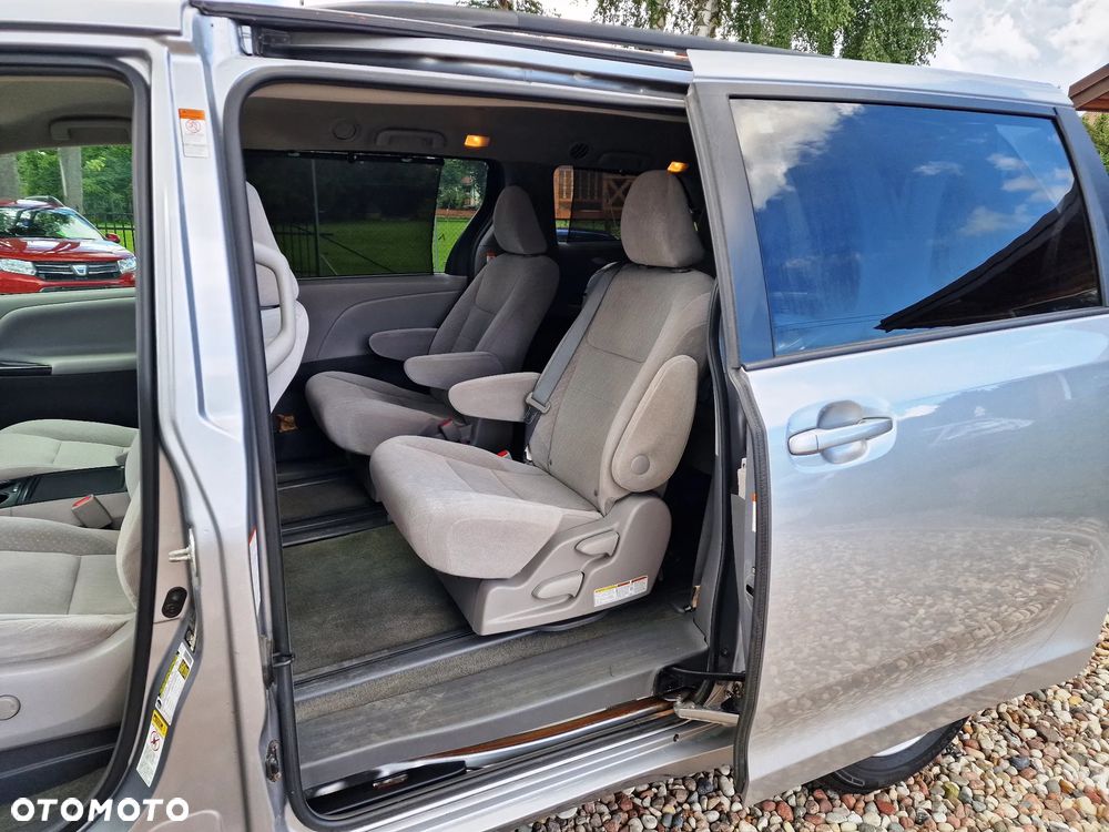 Toyota Sienna - 8