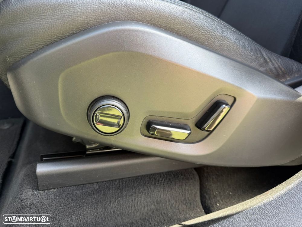 Volvo XC 60 2.0 T8 PHEV Momentum Plus AWD - 19